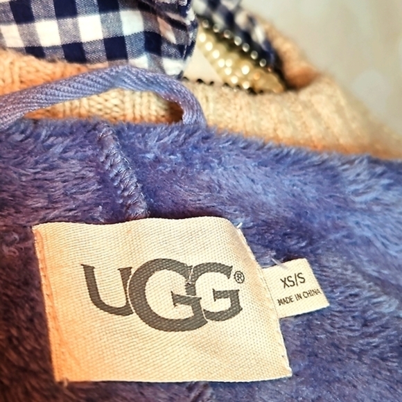 Ugg | Blue Plush Sleeveless Hoodie - Picture 5 of 10